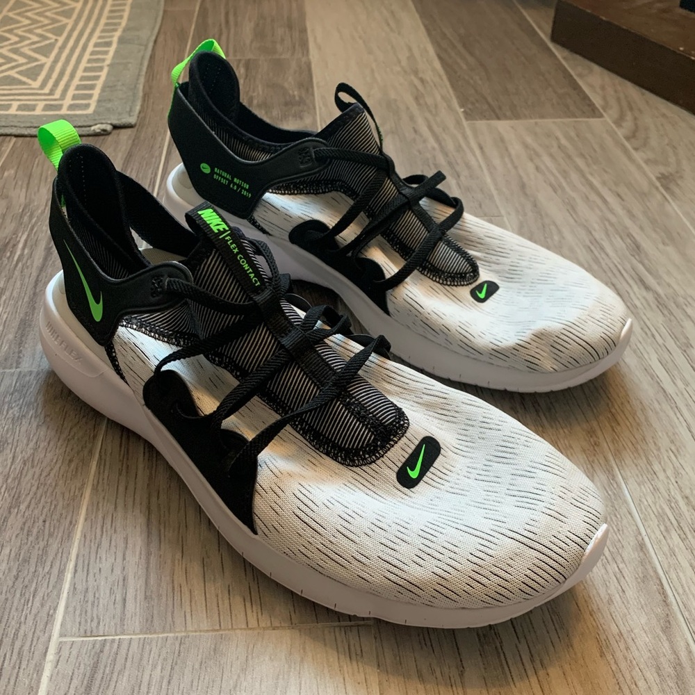 NIKE (Never Worn) - Flex Sneakers